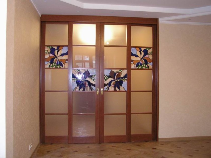 Перегородка с цветными стеклянными вставками Белореченск