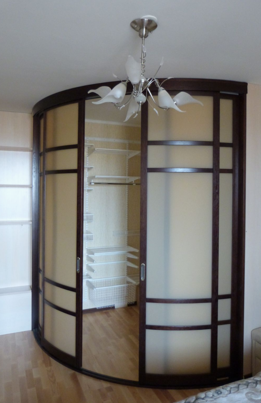 Радиусная полукруглая угловая гардеробная комната Белореченск