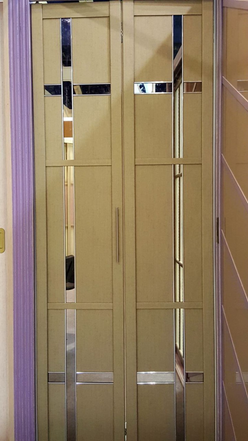 Двери гармошка шпонированные с зеркальным декором Белореченск