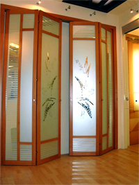 Двери гармошка с матовым рисунком цветок Белореченск